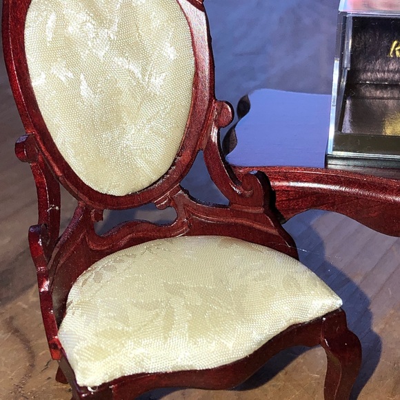 Miniature doll house Victorian parlor chairs and coffee table - Picture 2 of 8